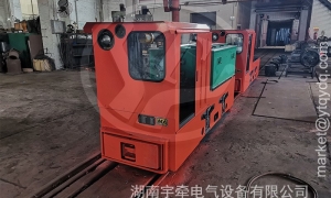 防爆型5噸井下湘潭電機車(chē)裝車(chē)發(fā)貨